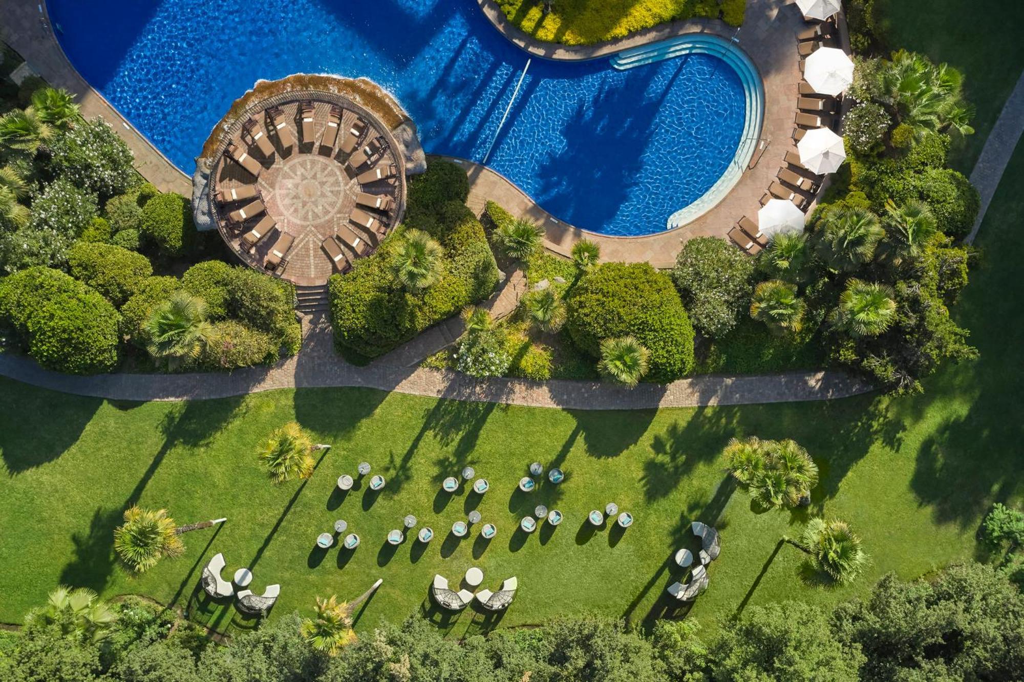 Mandarin Oriental, Santiago Hotel Екстериор снимка Aerial view of the pool at the Four Seasons Hotel
