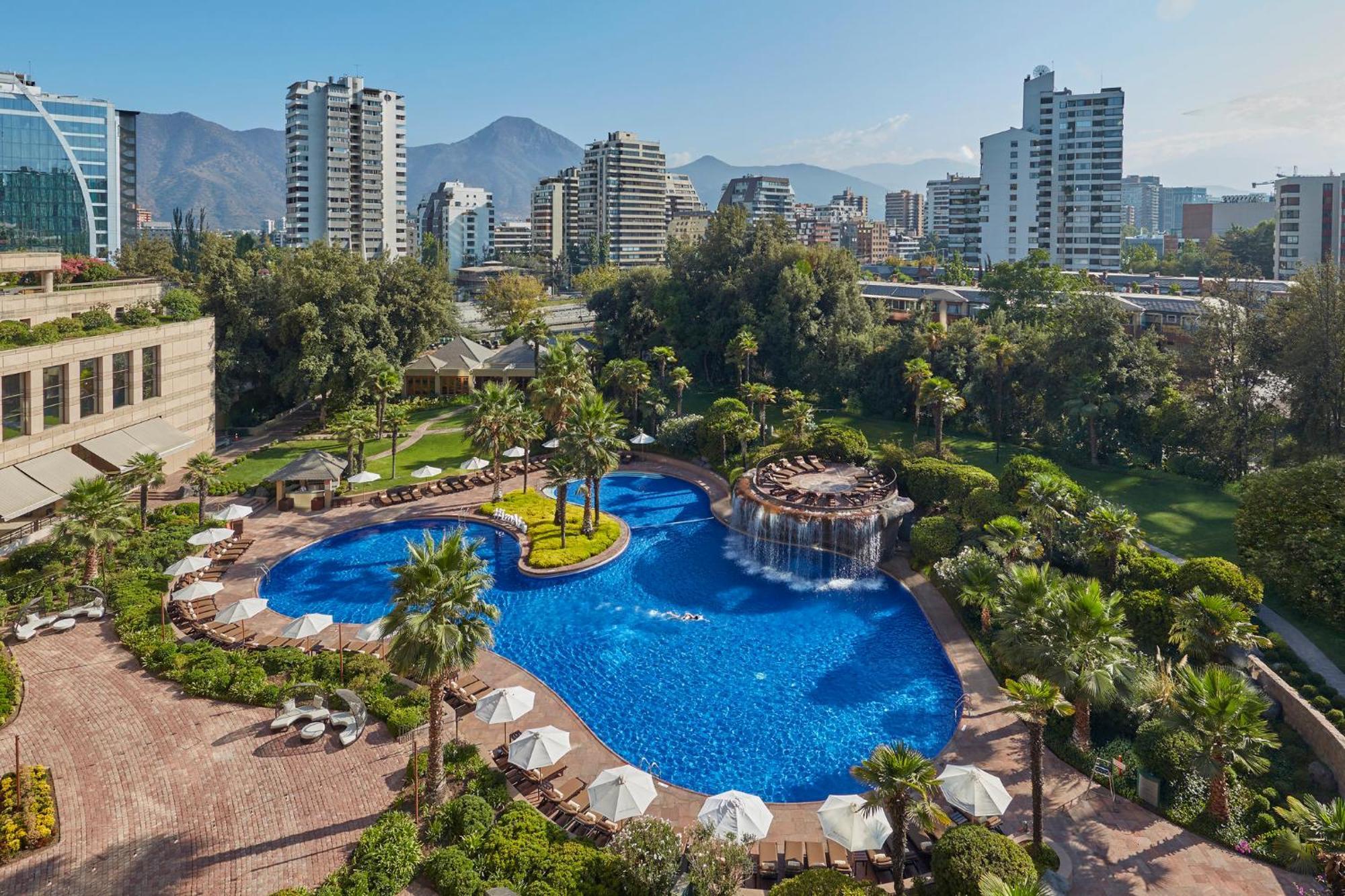Mandarin Oriental, Santiago Hotel Екстериор снимка The swimming pool at the hotel